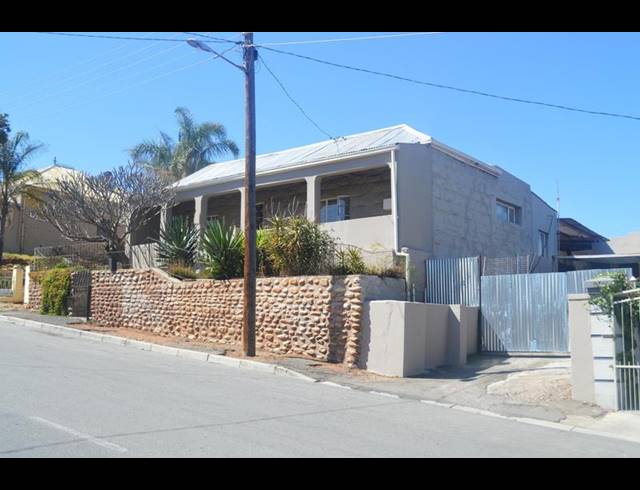 4 BEDROOM HOUSE FOR SALE IN OUDTSHOORN CENTRAL
